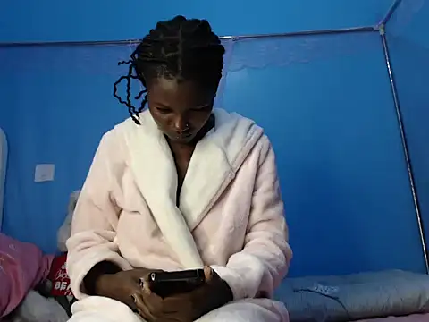 TrishaKalid online show from 10.12.25