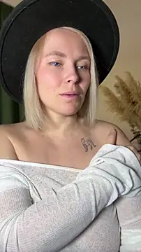 Charming Daphny online show from 04.10.26