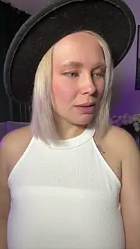 Snapshot of Charming_Daphny chatting on 04.29.26 Charming Daphny online show from 04.29.26