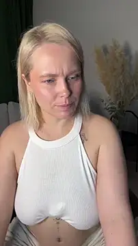 Snapshot of Charming_Daphny chatting on 05.16.26 Charming Daphny online show from 05.16.26