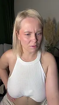 Snapshot of Charming_Daphny chatting on 05.16.26 Charming Daphny online show from 05.16.26
