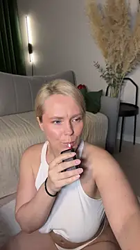 Snapshot of Charming_Daphny chatting on 05.16.26 Charming Daphny online show from 05.16.26