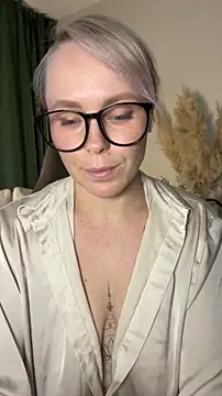 Snapshot of Charming_Daphny chatting on 05.21.26 Charming Daphny online show from 05.21.26