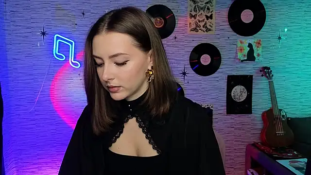 Snapshot of GloriaElmer chatting on 12.03.24 GloriaElmer online show from 12.03.24