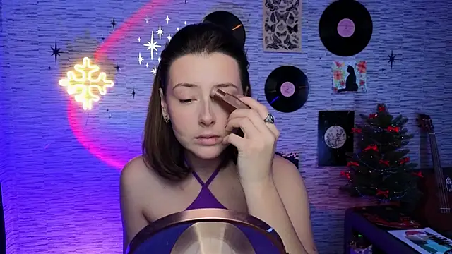 Snapshot of GloriaElmer chatting on 12.13.24 GloriaElmer online show from 12.13.24