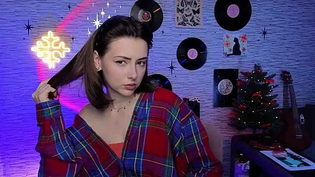 Snapshot of GloriaElmer chatting on 12.13.24 GloriaElmer online show from 12.13.24