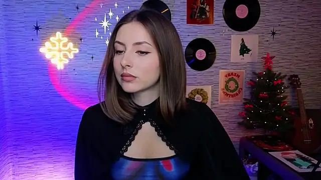 Snapshot of GloriaElmer chatting on 12.17.24 GloriaElmer online show from 12.17.24