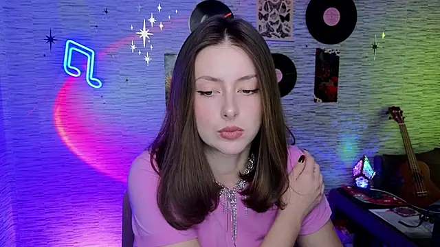 Snapshot of GloriaElmer chatting on 03.11.25 GloriaElmer online show from 03.11.25