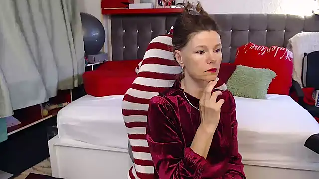 Snapshot of kellyterapy chatting on 04.30.26 kellyterapy online show from 04.30.26