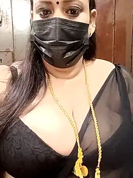 Snapshot of ashikaa_r chatting on 02.08.25 ashikaa r online show from 02.08.25