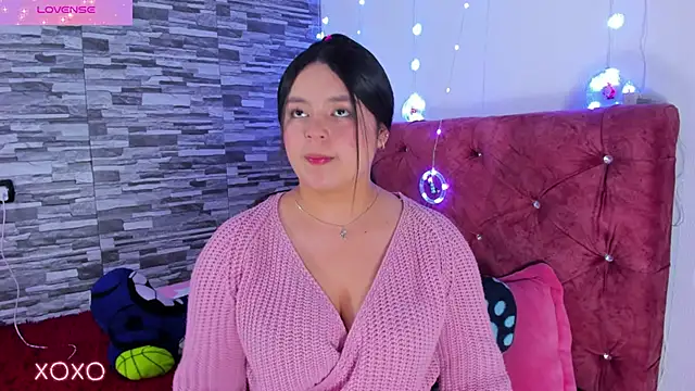 Snapshot of skyhotgirll chatting on 12.27.24 skyhotgirll online show from 12.27.24