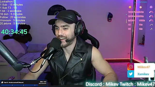 Snapshot of Mikev chatting on 10.09.25 Mikev online show from 10.09.25