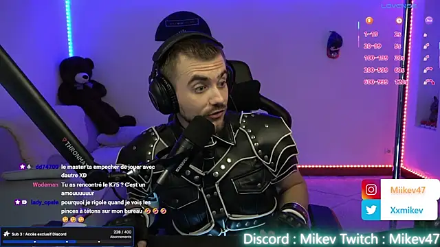 Snapshot of Mikev chatting on 10.20.25 Mikev online show from 10.20.25