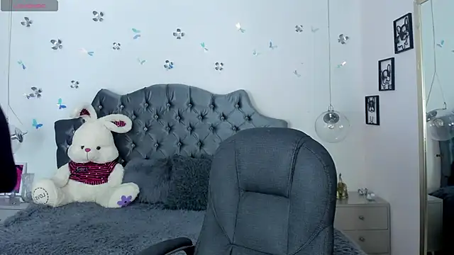  Antonnela  online show from 03.13.25