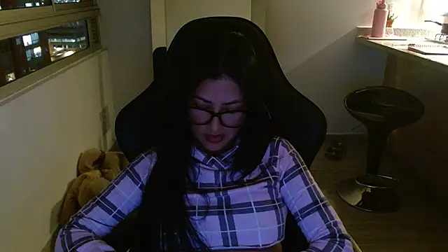 Charlotte cute18 online show from 12.05.25