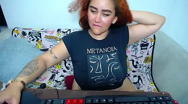 Snapshot of loly_bigbooty4u chatting on 01.28.25 loly bigbooty4u online show from 01.28.25