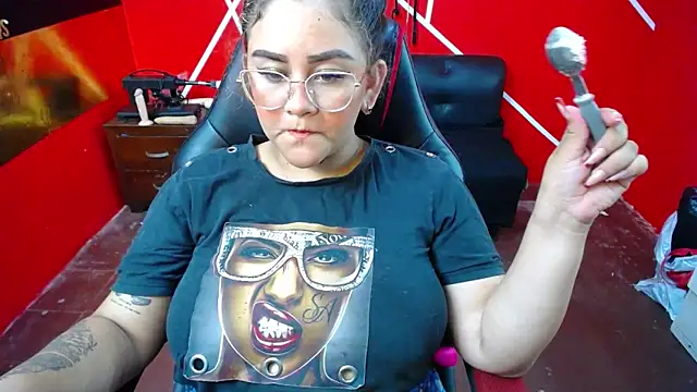 Snapshot of loly_bigbooty4u chatting on 12.14.25 loly bigbooty4u online show from 12.14.25