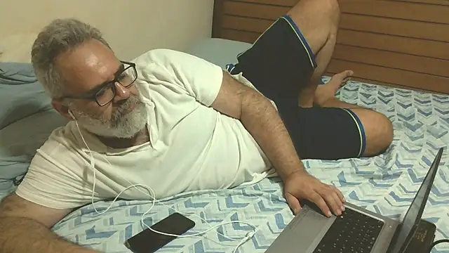 Snapshot of DockTVXXX chatting on 10.15.25 DockTVXXX online show from 10.15.25