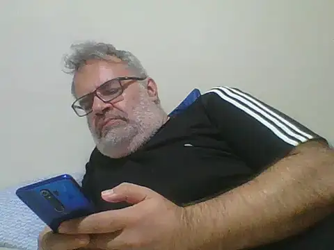 Snapshot of DockTVXXX chatting on 10.28.25 DockTVXXX online show from 10.28.25