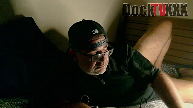 Snapshot of DockTVXXX chatting on 11.15.25 DockTVXXX online show from 11.15.25