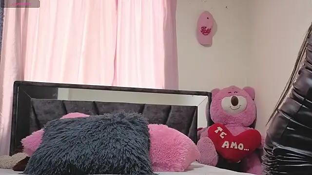 Hotsamantamature online show from 11.05.25