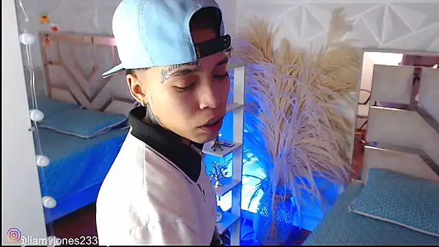 Jonesliam23 online show from 11.24.25