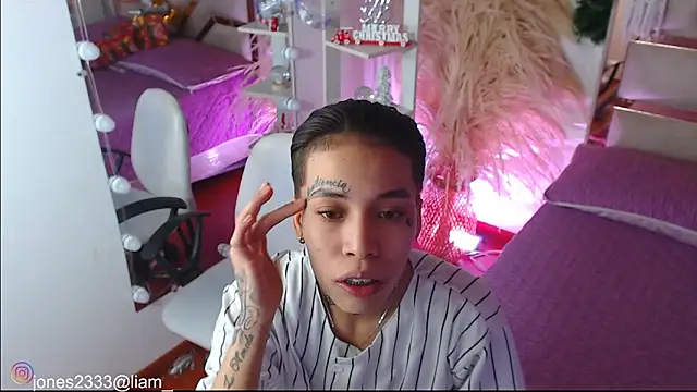 Jonesliam23 online show from 12.18.25