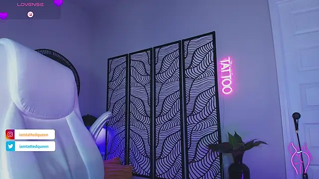 Snapshot of Tatted_Queen chatting on 10.06.25 Tatted Queen online show from 10.06.25