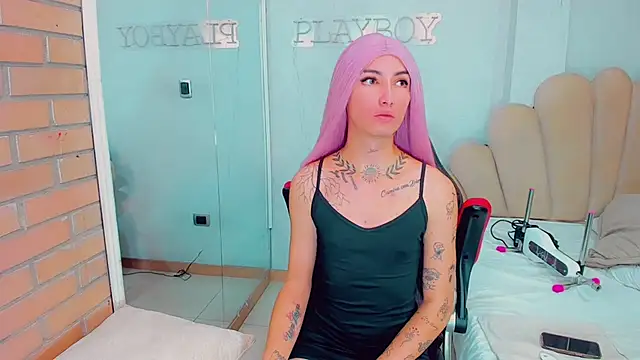 EmilyySaenz online show from 01.30.25