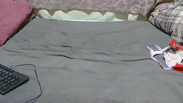 Snapshot of slim_girl02 chatting on 03.31.26 slim girl02 online show from 03.31.26