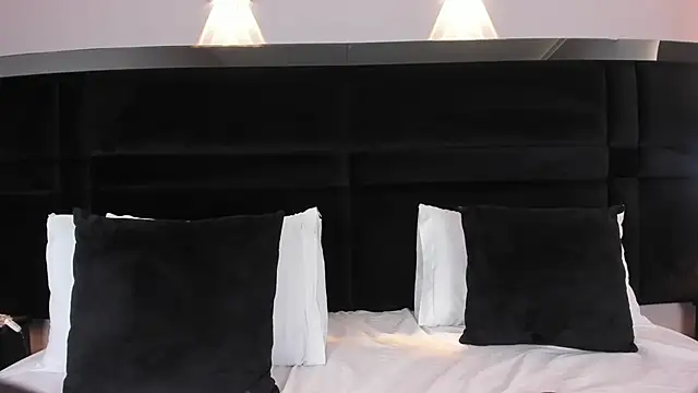 Snapshot of afrodytasky_ chatting on 12.17.25 afrodytasky online show from 12.17.25