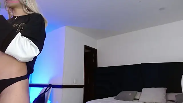 Snapshot of peyton_golden1 chatting on 03.06.26 peyton golden1 online show from 03.06.26