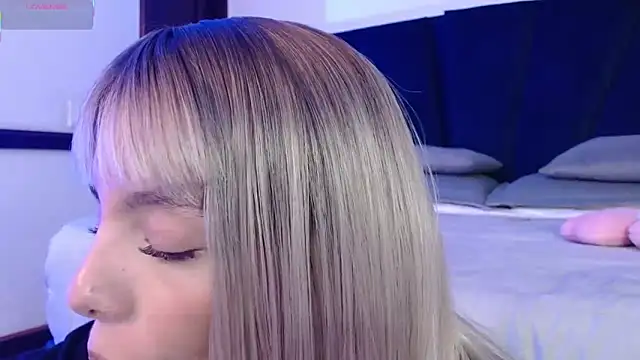 Snapshot of peyton_golden1 chatting on 03.18.26 peyton golden1 online show from 03.18.26