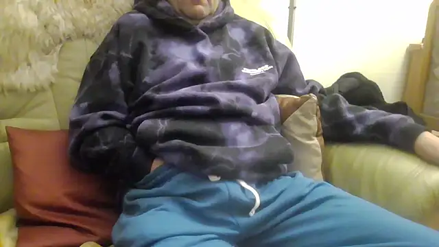 Snapshot of Lutzi1 chatting on 12.15.24 Lutzi1 online show from 12.15.24