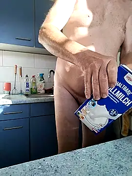 Snapshot of Lutzi1 chatting on 09.20.25 Lutzi1 online show from 09.20.25