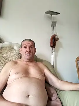 Snapshot of Lutzi1 chatting on 10.22.25 Lutzi1 online show from 10.22.25