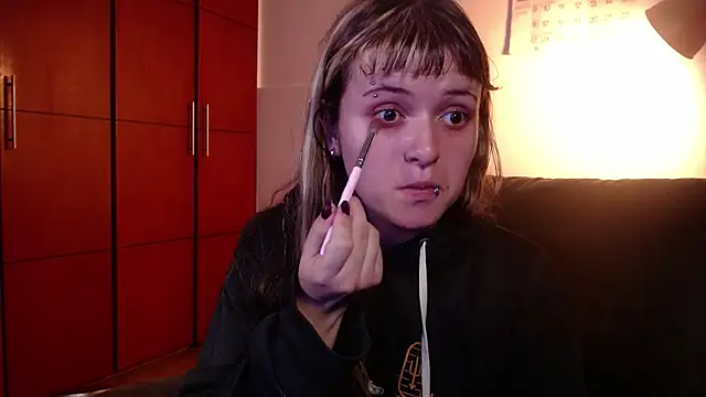 NEXT DOOR GIRL  online show from 11.15.25