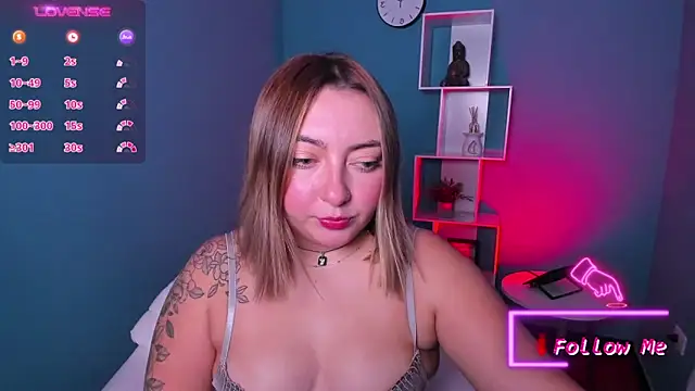 Snapshot of miaawild chatting on 02.08.25 miaawild online show from 02.08.25