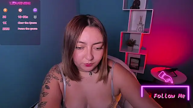 Snapshot of miaawild chatting on 02.18.25 miaawild online show from 02.18.25