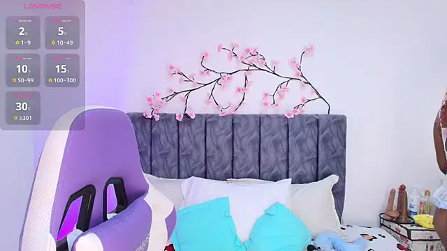 Sophiee Velvet online show from 04.10.26