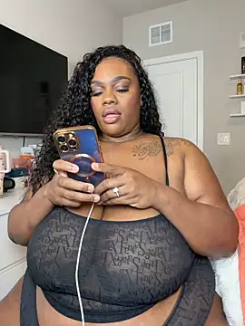 Snapshot of Mari_Melons chatting on 11.09.25 Mari Melons online show from 11.09.25