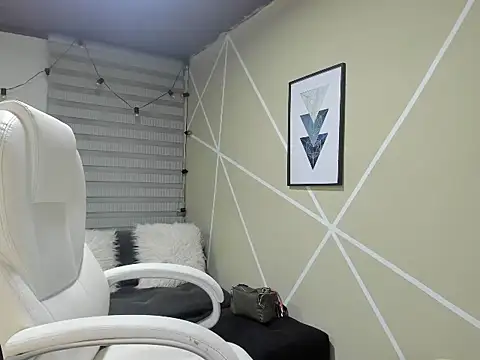 Enma  clark online show from 10.24.25