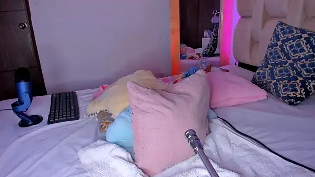 Snapshot of brendaruiz chatting on 02.28.25 brendaruiz online show from 02.28.25