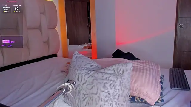 Snapshot of brendaruiz chatting on 11.15.25 brendaruiz online show from 11.15.25