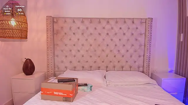 Maya Bluee online show from 11.22.25