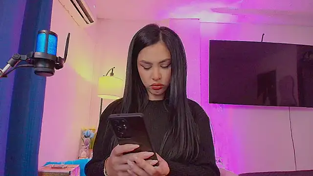 Snapshot of Maya_Bluee chatting on 05.21.26 Maya Bluee online show from 05.21.26