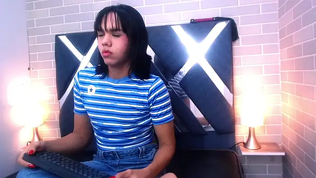 AndreaGil  online show from 02.18.25