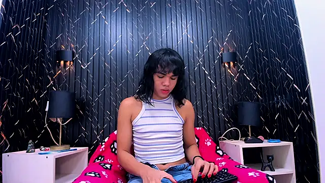 AndreaGil  online show from 10.10.25