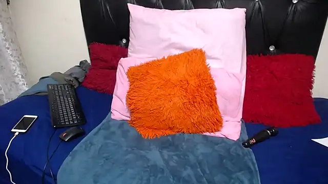 Snapshot of SexyAngeliqua chatting on 02.17.25 SexyAngeliqua online show from 02.17.25