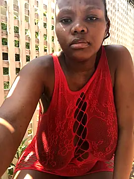 Snapshot of SexyAngeliqua chatting on 10.14.25 SexyAngeliqua online show from 10.14.25